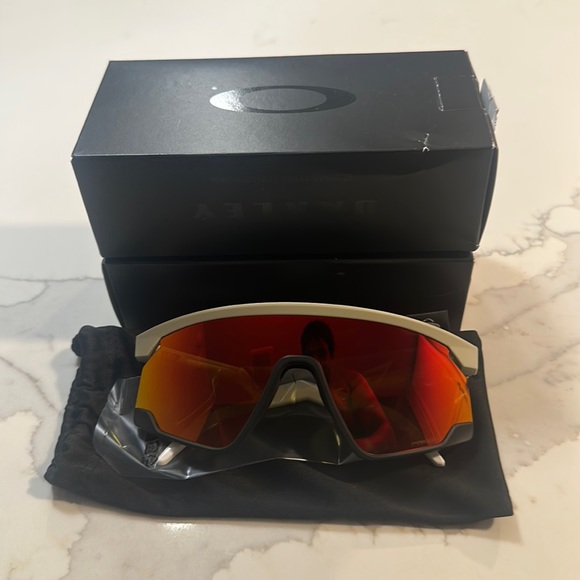 Oakley desert tan sunglasses - Picture 1 of 1